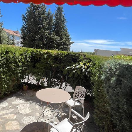Charmant Studio Avec Terrasse Et Parking A Vence Kültér fotó